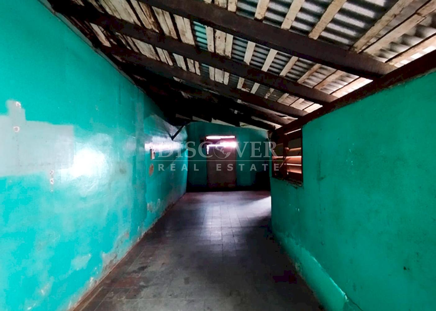 Versatile house for sale in Masaya - ideal for living or starting a business.