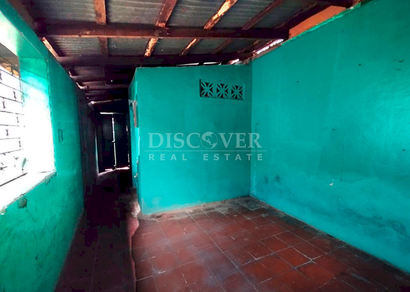 Versatile house for sale in Masaya - ideal for living or starting a business.