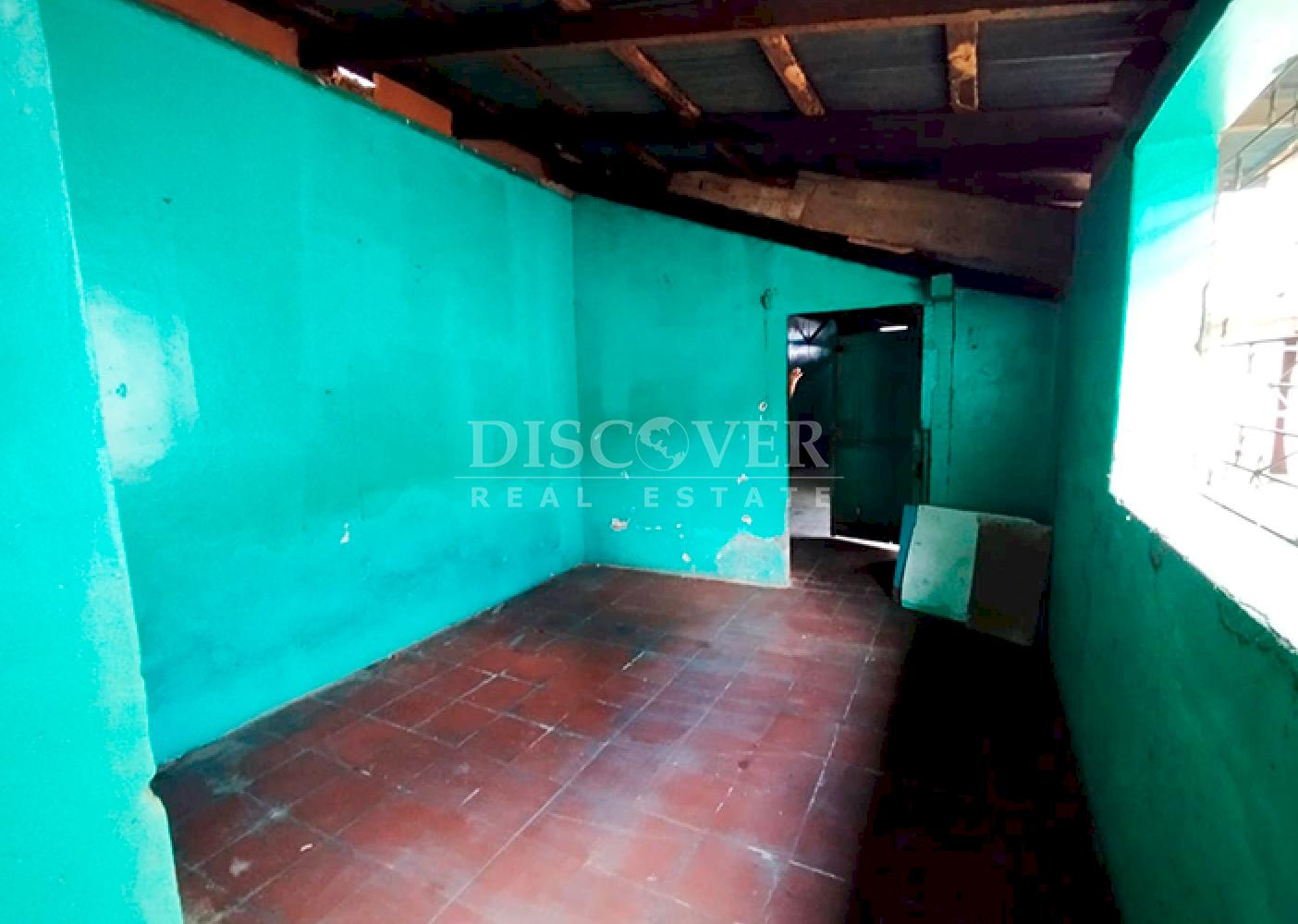 Versatile house for sale in Masaya - ideal for living or starting a business.