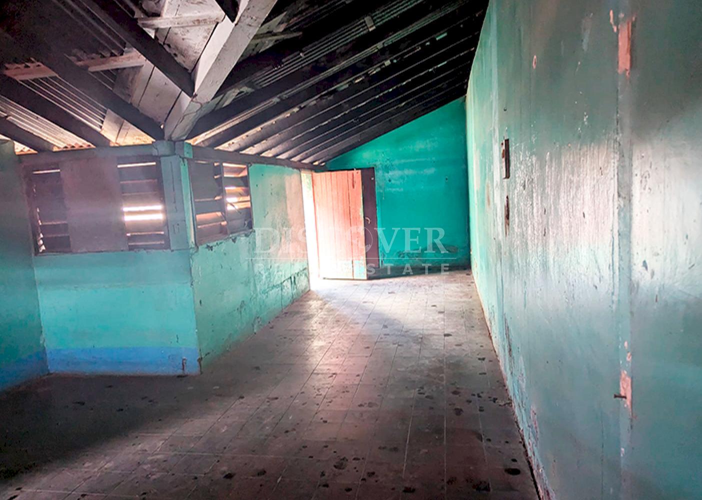 Versatile house for sale in Masaya - ideal for living or starting a business.