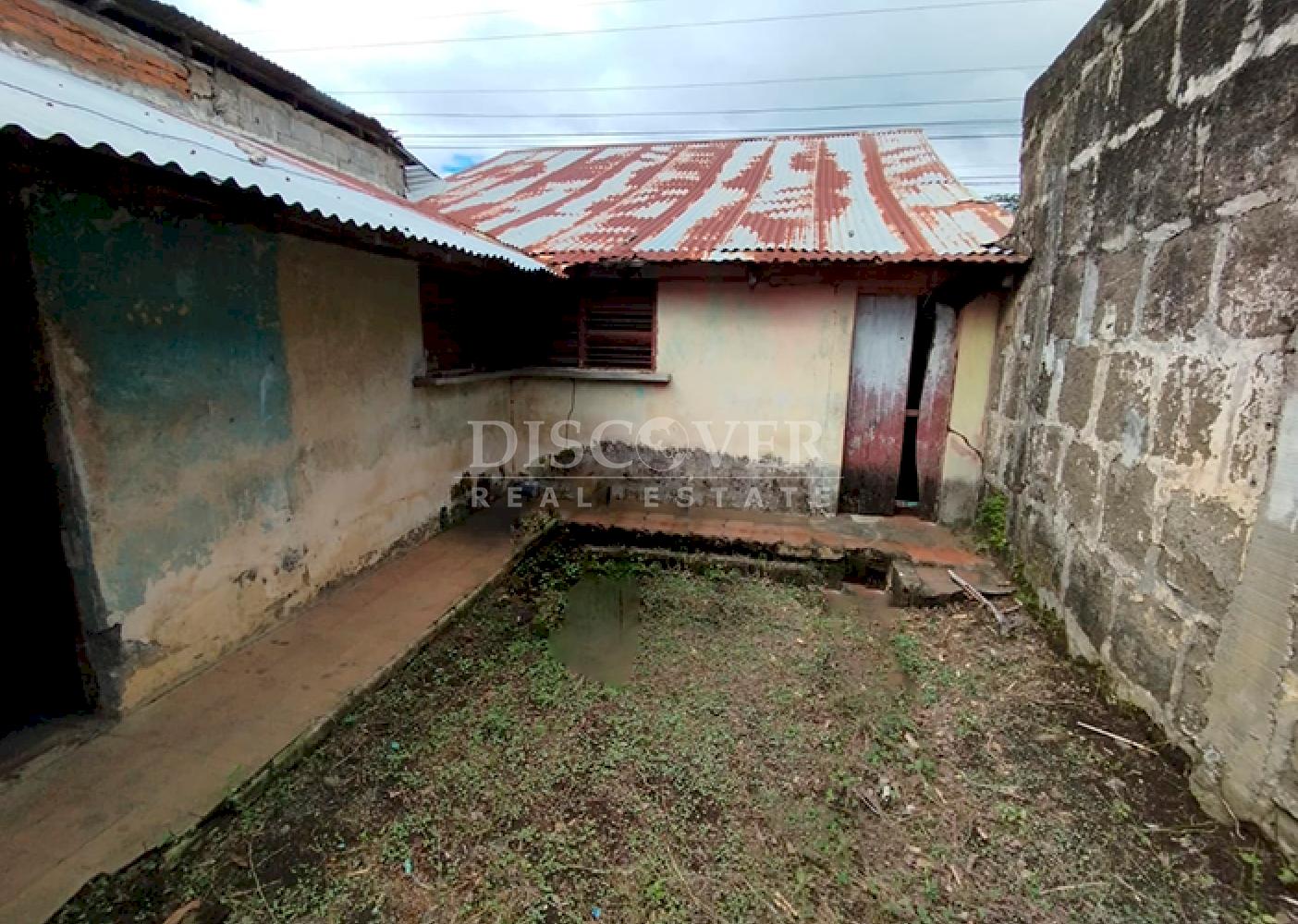 Versatile house for sale in Masaya - ideal for living or starting a business.