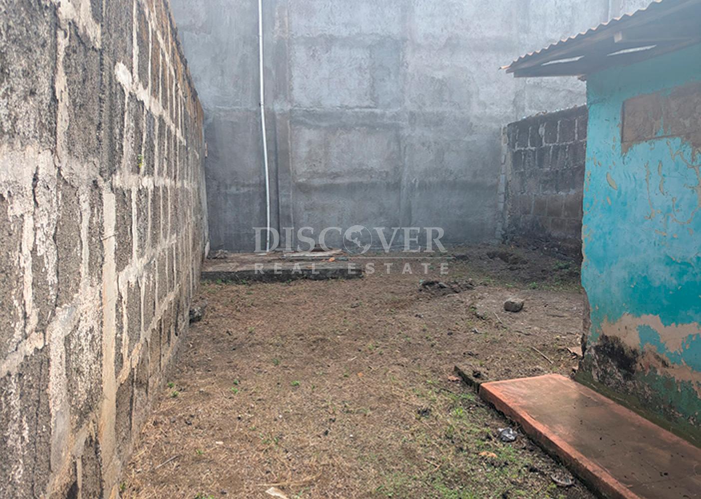 Versatile house for sale in Masaya - ideal for living or starting a business.