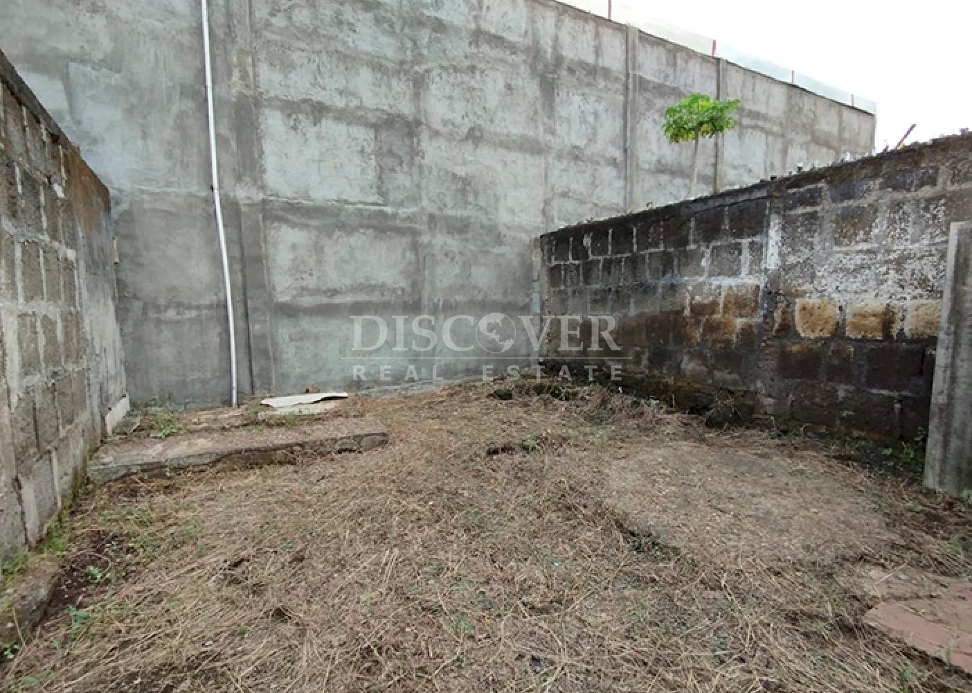 Versatile house for sale in Masaya - ideal for living or starting a business.