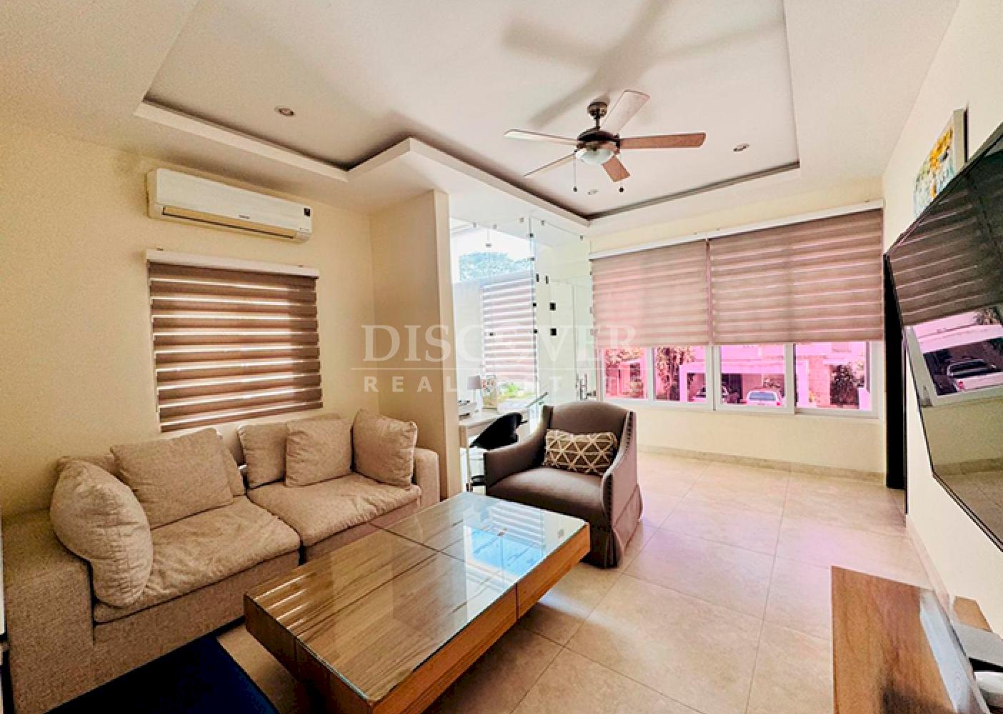 Spacious house for sale in condominium - Villa Fontana