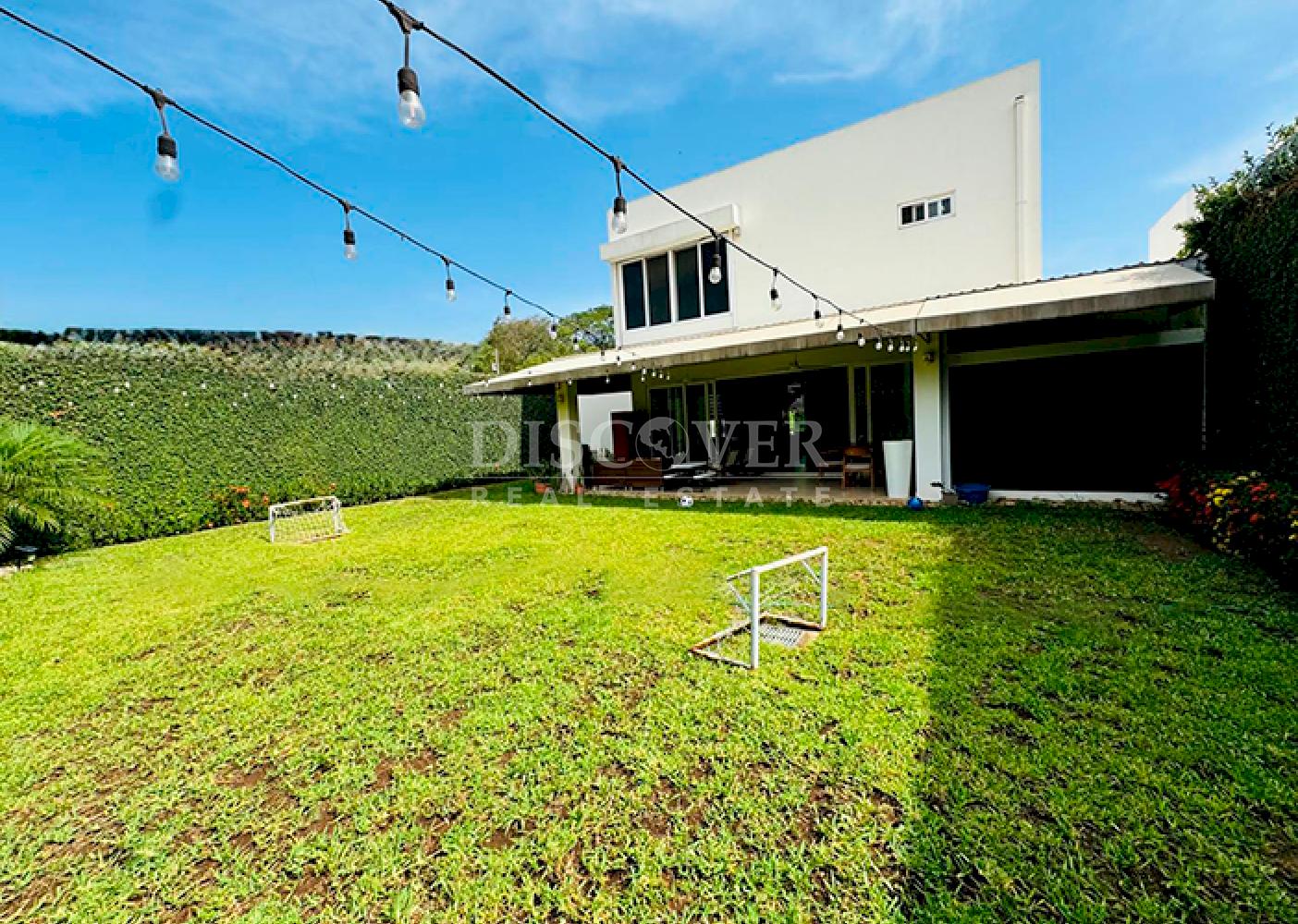 Spacious house for sale in condominium - Villa Fontana