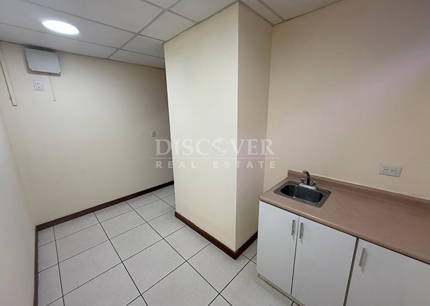 Office for rent in corporate complex in Colonia el Periodista 