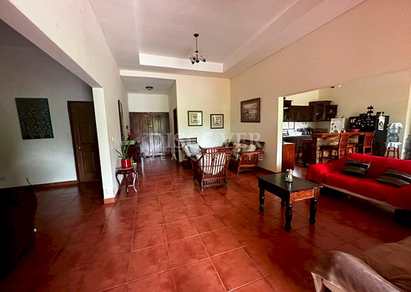  Spacious house for sale in San Isidro de La Cruz Verde