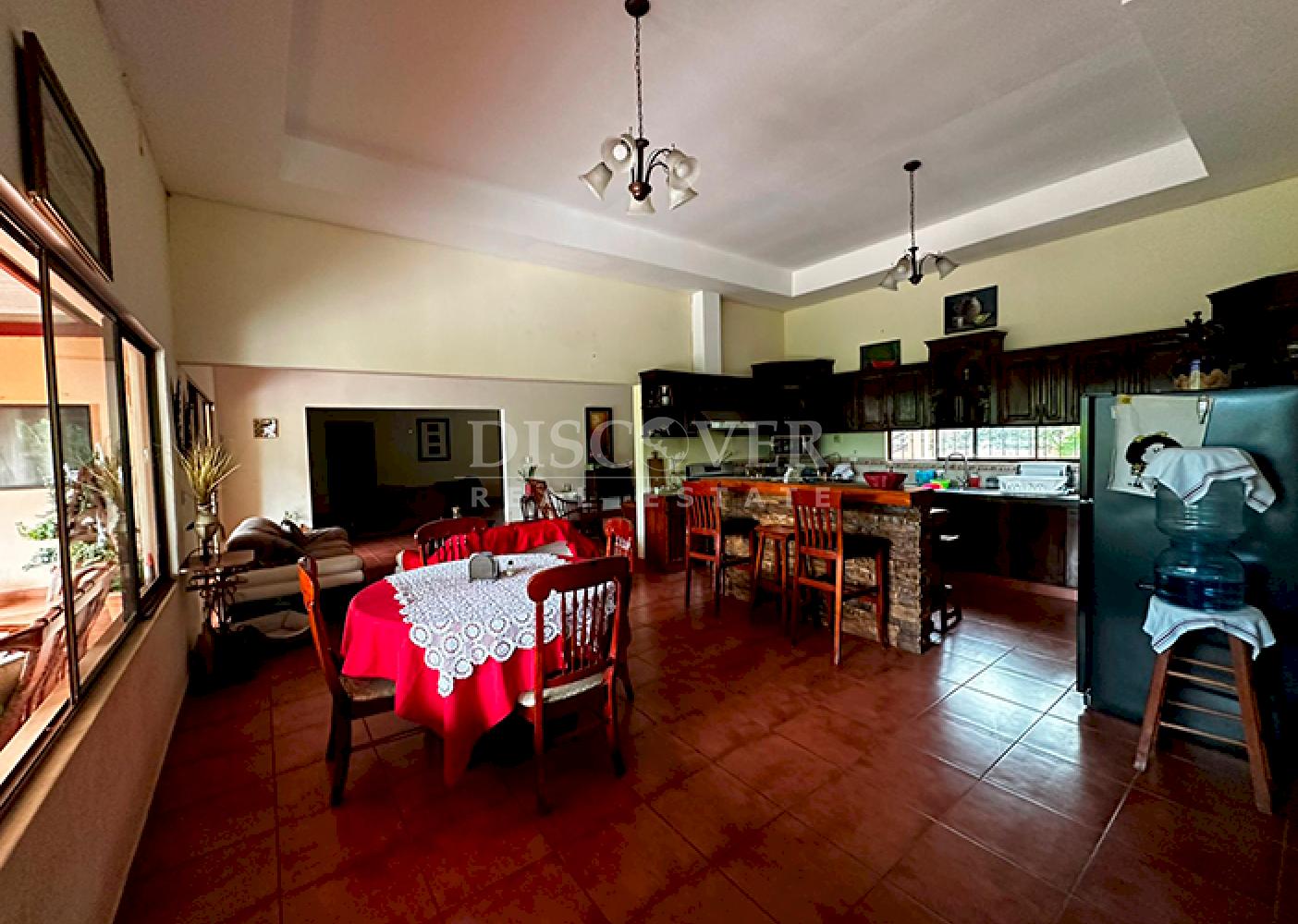  Spacious house for sale in San Isidro de La Cruz Verde