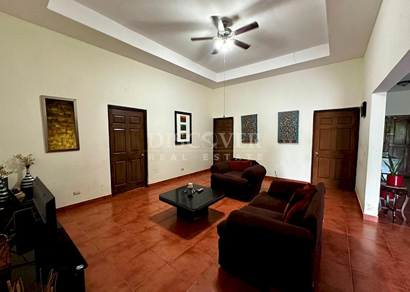  Spacious house for sale in San Isidro de La Cruz Verde