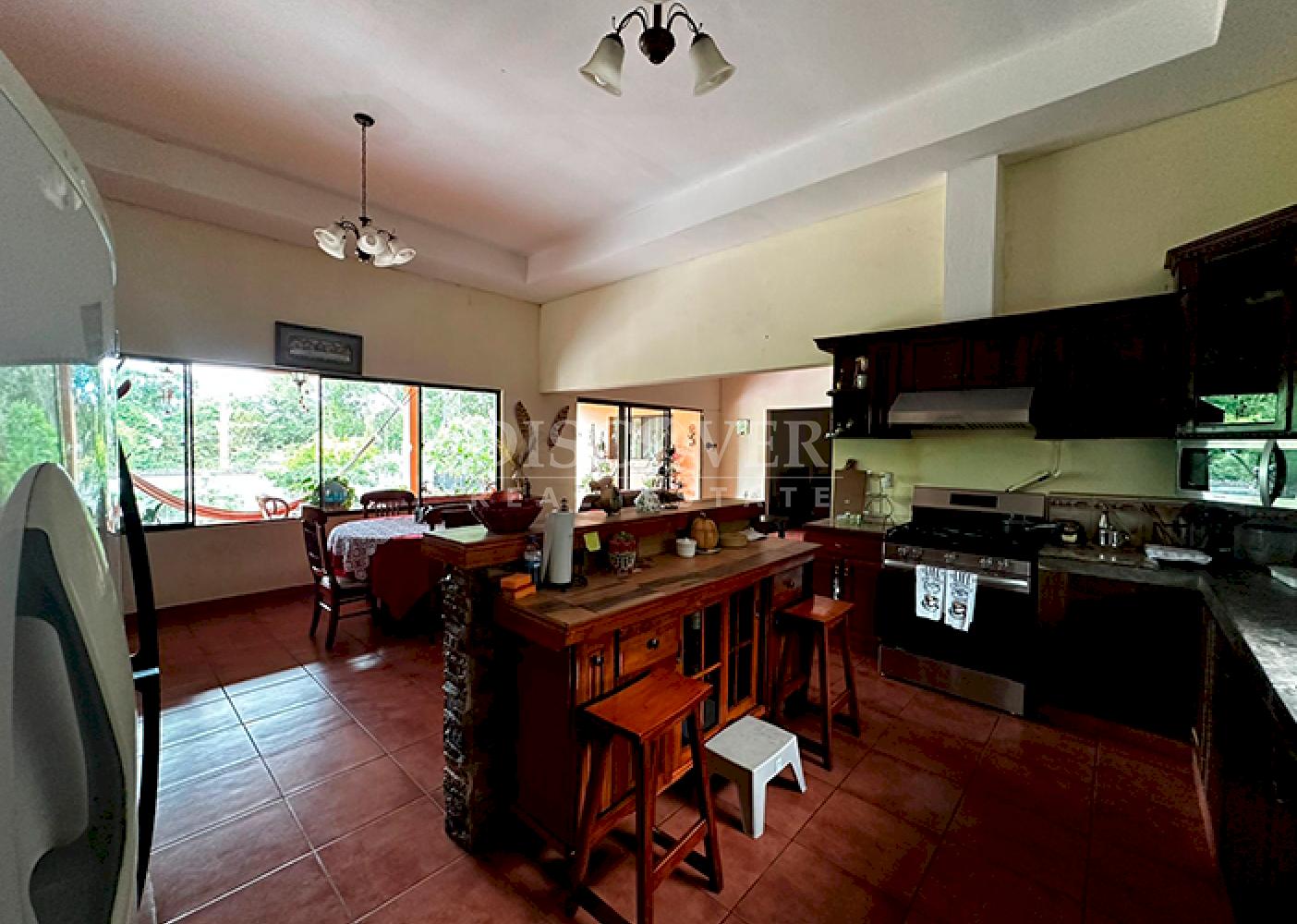  Spacious house for sale in San Isidro de La Cruz Verde