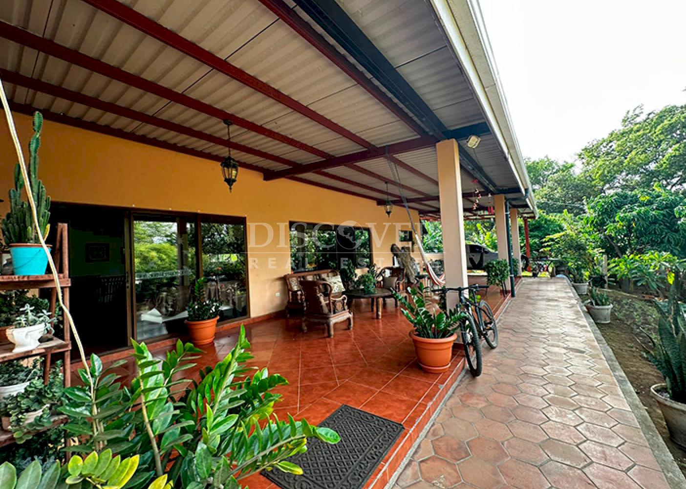  Spacious house for sale in San Isidro de La Cruz Verde