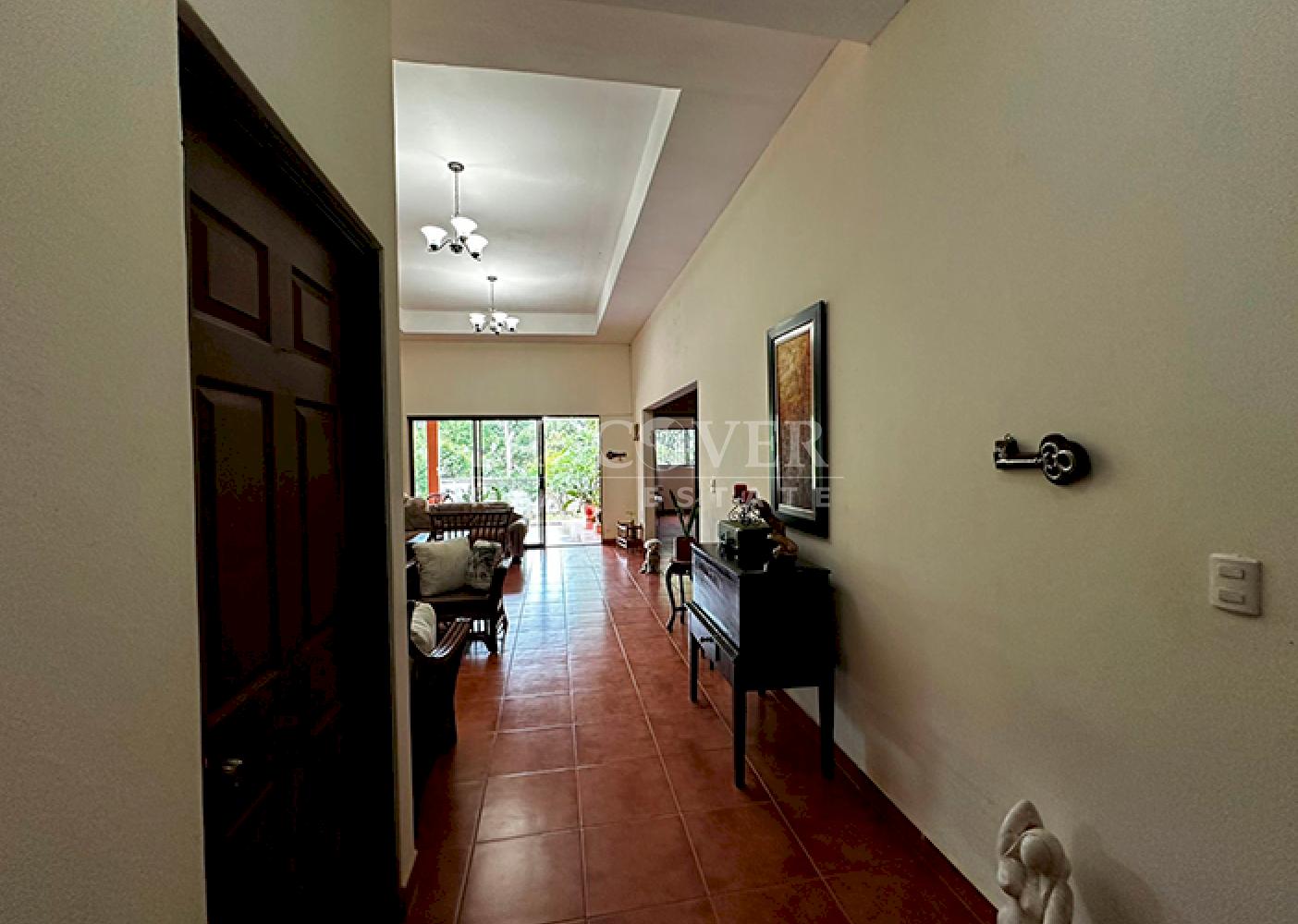  Spacious house for sale in San Isidro de La Cruz Verde