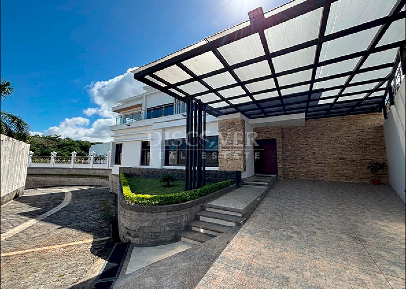  House with modern finishes for rent in Villa Fontana