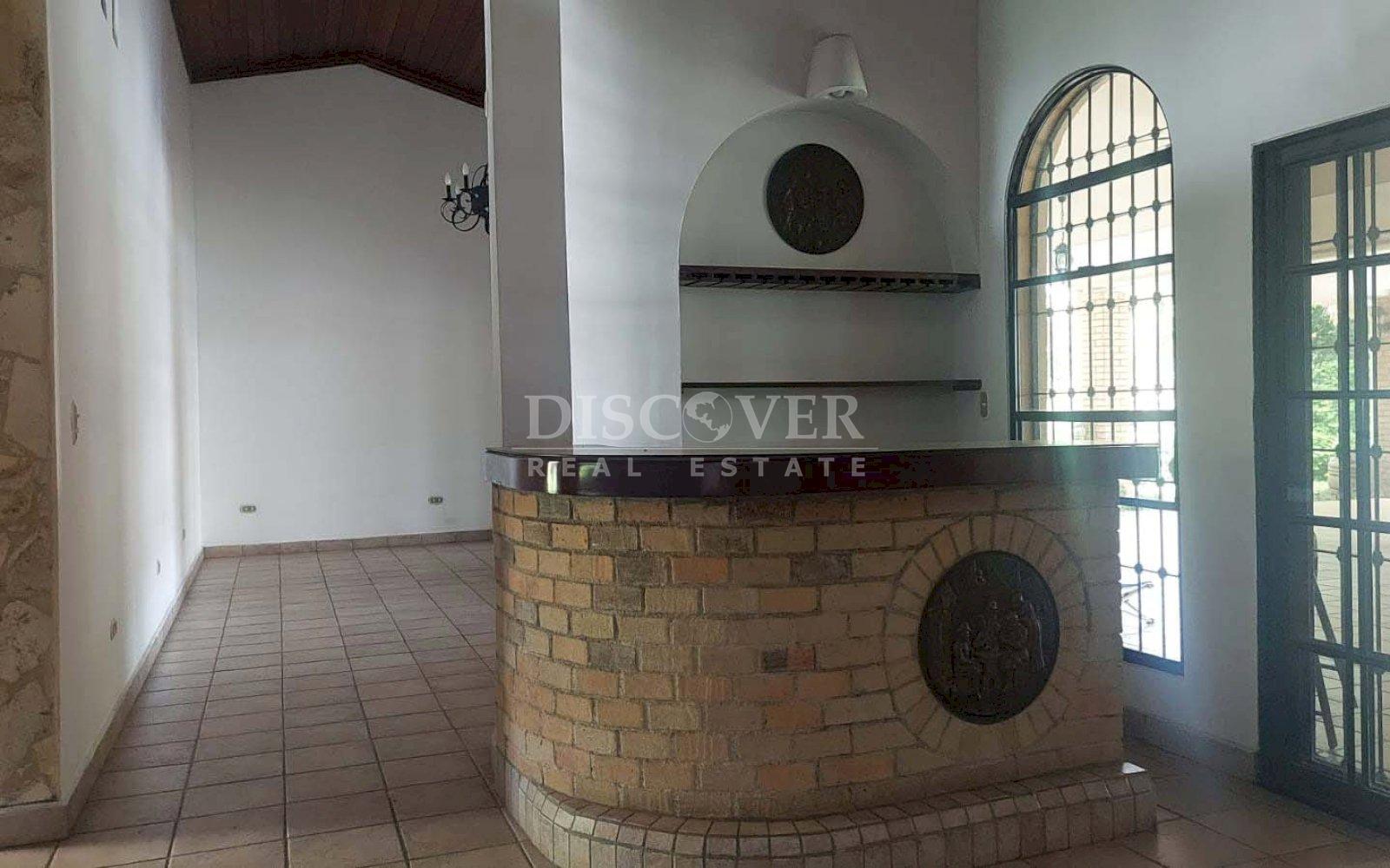  House for Sale/Rent in the Carretera Sur Residential area