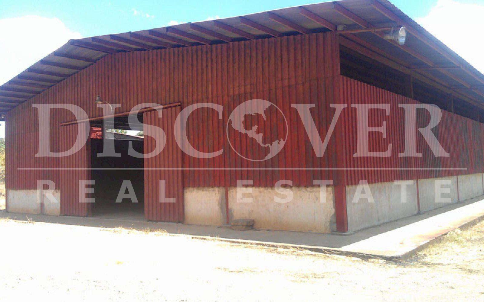 https://images.discovernica.com/propiedad/1600/ID_8855_BODEGA_MIL_METROS.LEON_4_.jpg