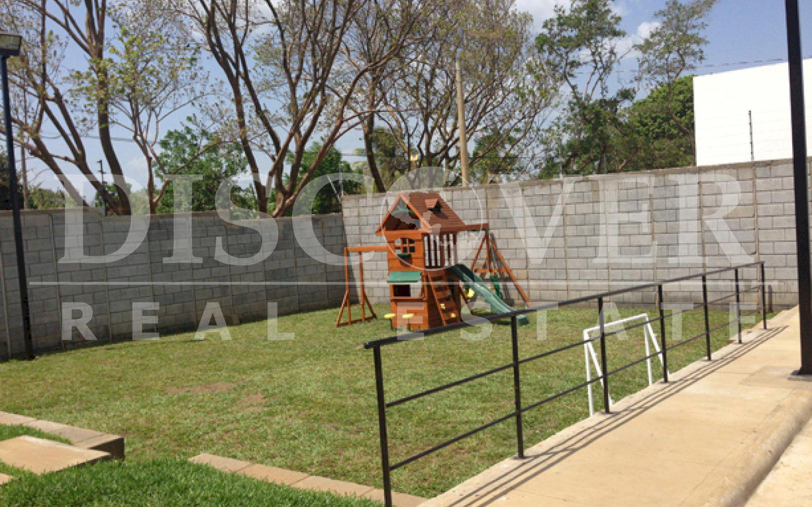Linda casa en Condominio Portal de la Estancia. - Discovernica