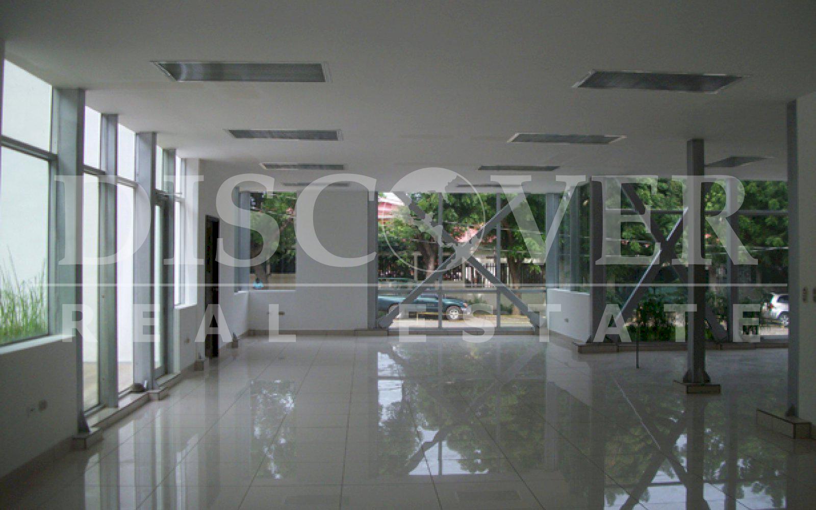 https://images.discovernica.com/propiedad/1600/ID_9066_EDIFICIO.CRISTAL.LAS_COLINAS.ALQUILER.MODERNO.MANAGUA_2_.JPG