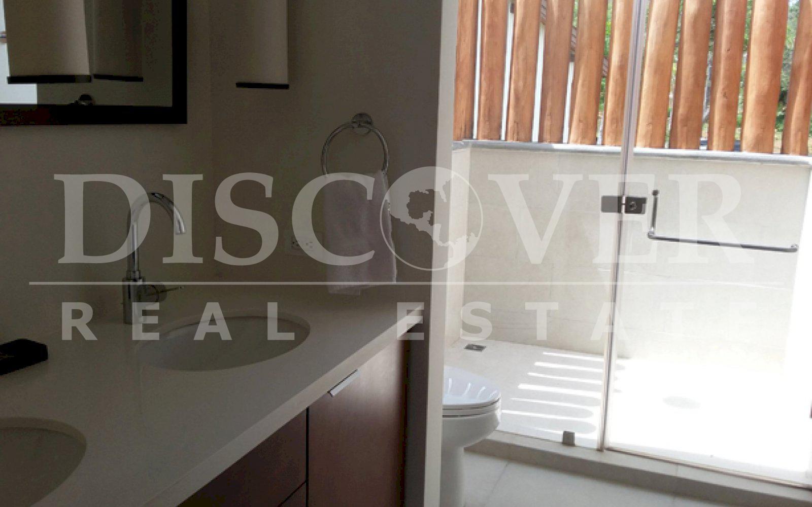 https://images.discovernica.com/propiedad/1600/ID_9148_GUACALITO.CASA.CONDOMINIO.LAS_TERRAZAS.VENTA.ALQUILER.RIVAS.TOLA.PACIFICO.NICARAGUA.TURISMO_10_.jpg