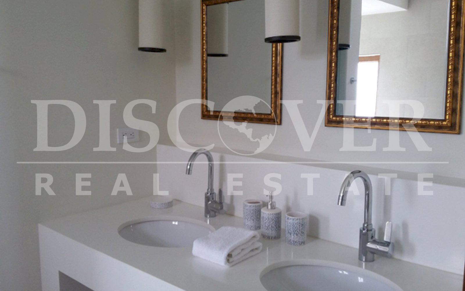 https://images.discovernica.com/propiedad/1600/ID_9148_GUACALITO.CASA.CONDOMINIO.LAS_TERRAZAS.VENTA.ALQUILER.RIVAS.TOLA.PACIFICO.NICARAGUA.TURISMO_6_.jpg