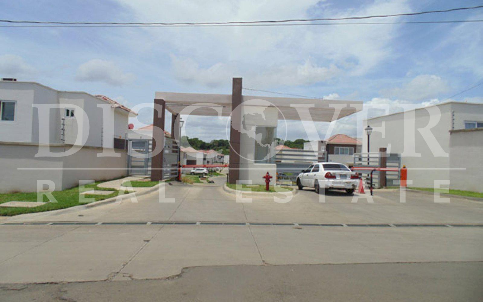  House for rent in Las Colinas.