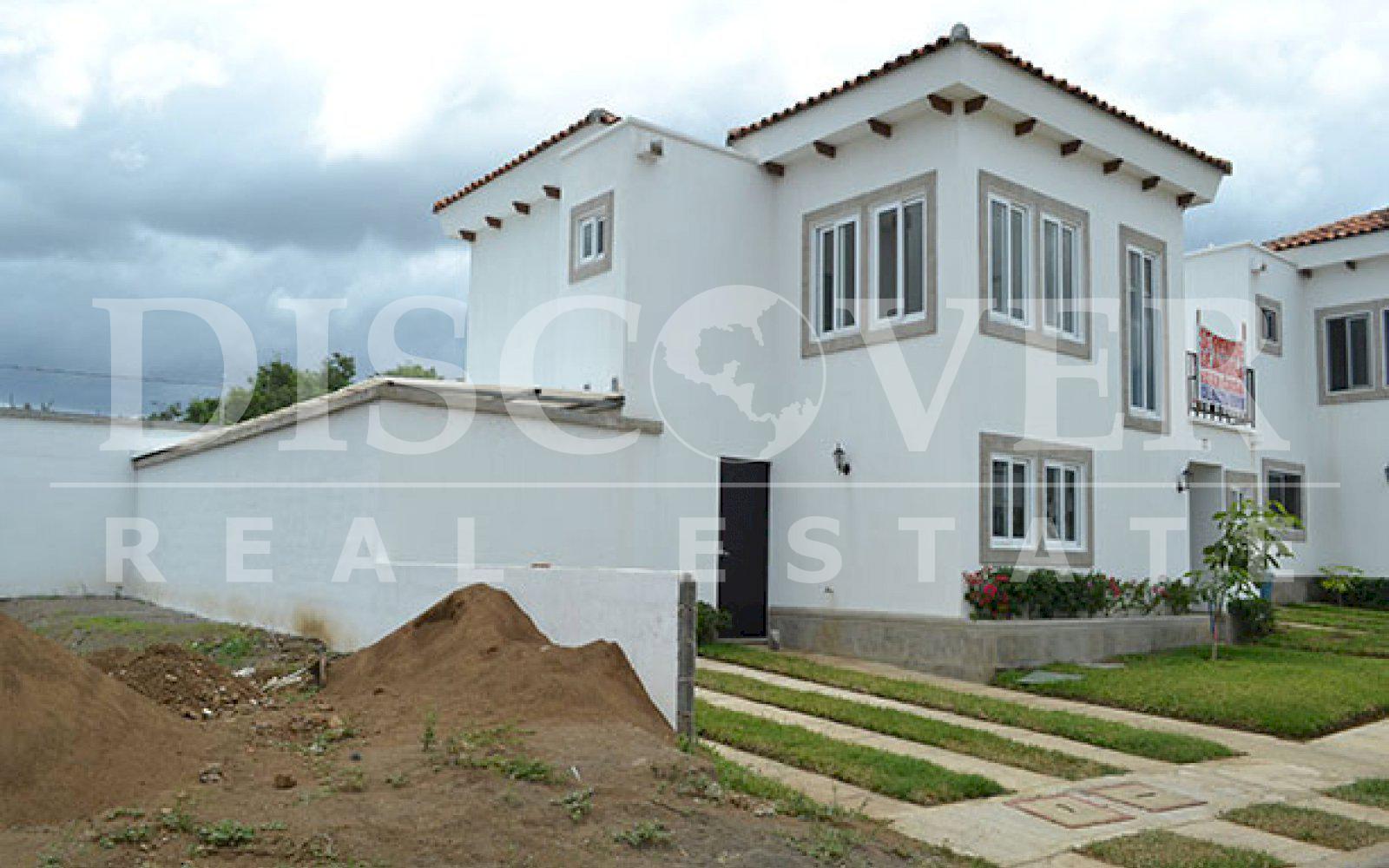 https://images.discovernica.com/propiedad/1600/ID_9384_ALAMEDA_DE_LAS_COLINAS._VENTA.CASA_NUEVA_1_.JPG