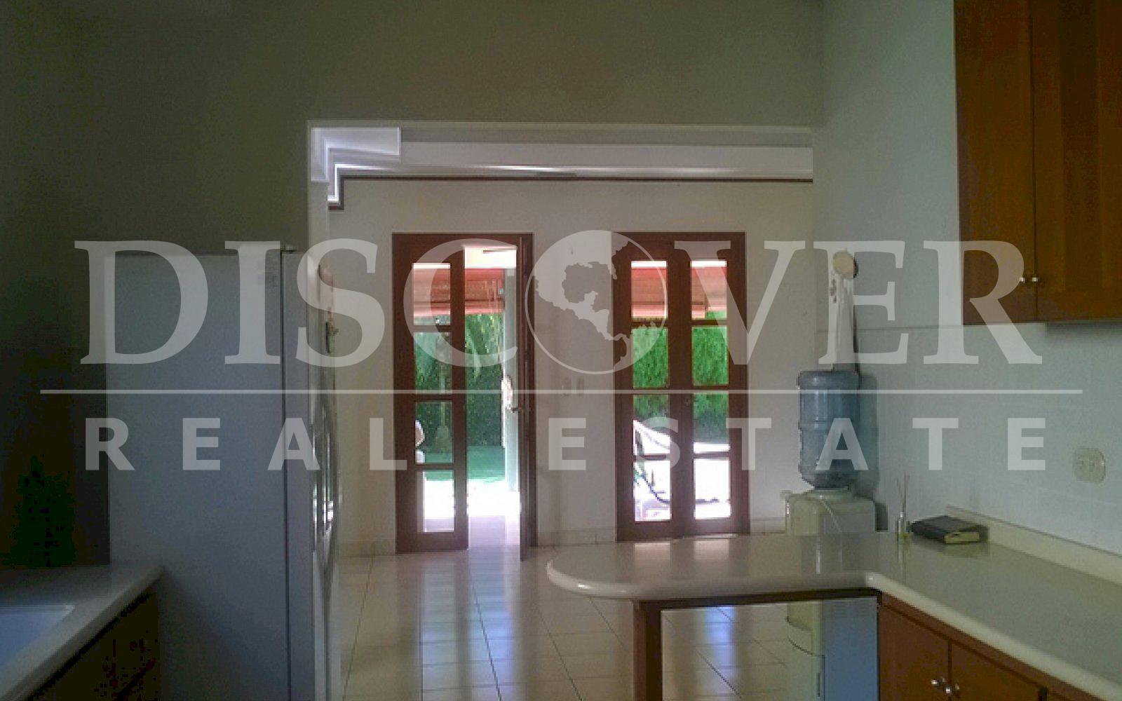 https://images.discovernica.com/propiedad/1600/ID_9543_PORTAL_DEL_CARMEN.CONDOMINIO.CASA.ALQUILER.MANAGUA.VILLA_FONTANA_SUR_3_.jpg
