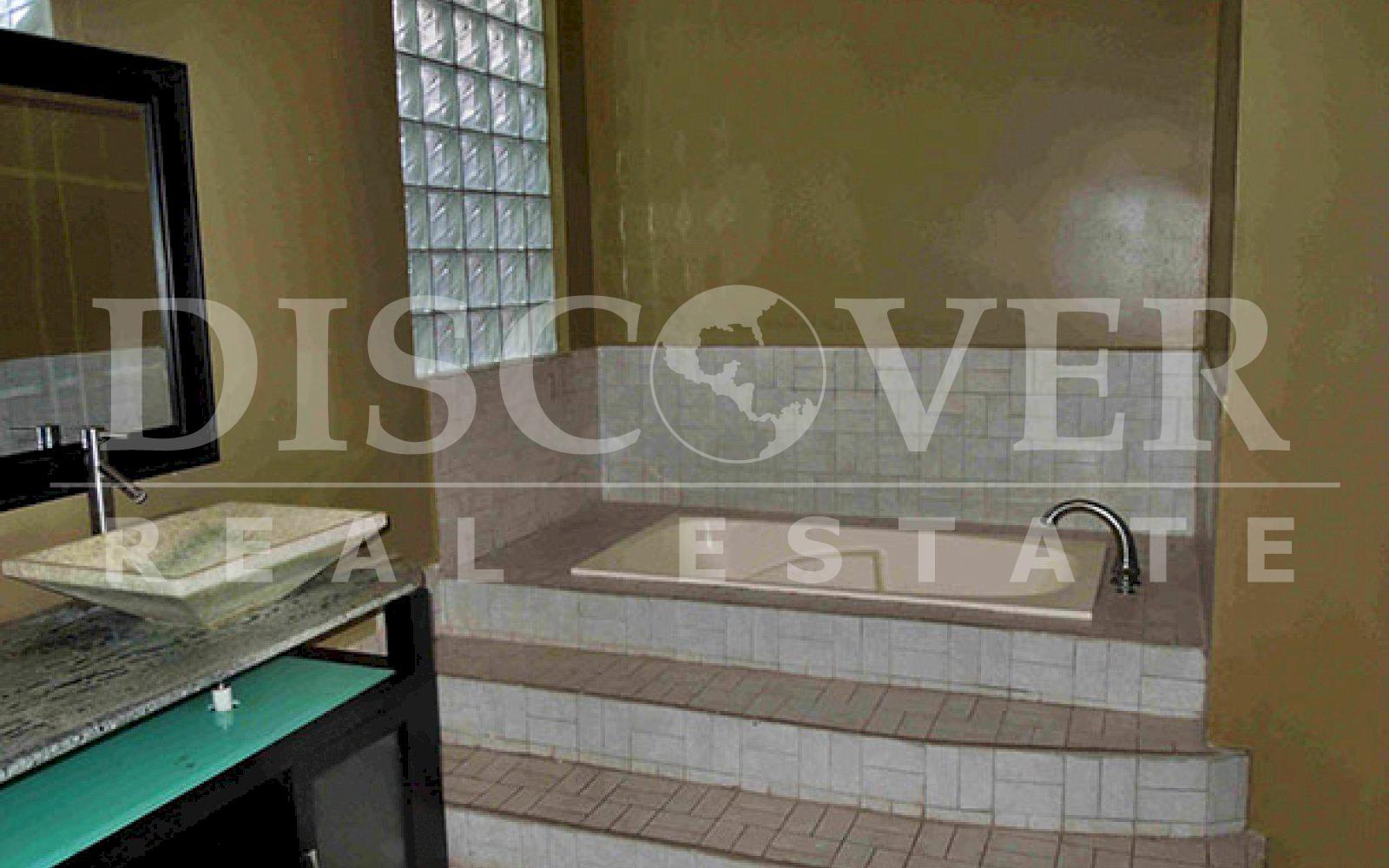 https://images.discovernica.com/propiedad/1600/ID_9545_CARRETERA_SUR.SERRANIA.CASA_7_.JPG