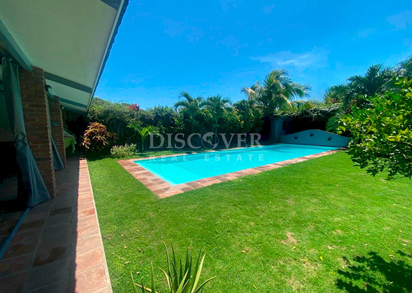  House with pool and large plot of land for sale in Granada