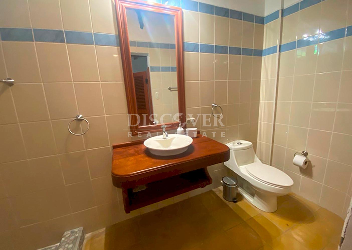  House with pool and large plot of land for sale in Granada