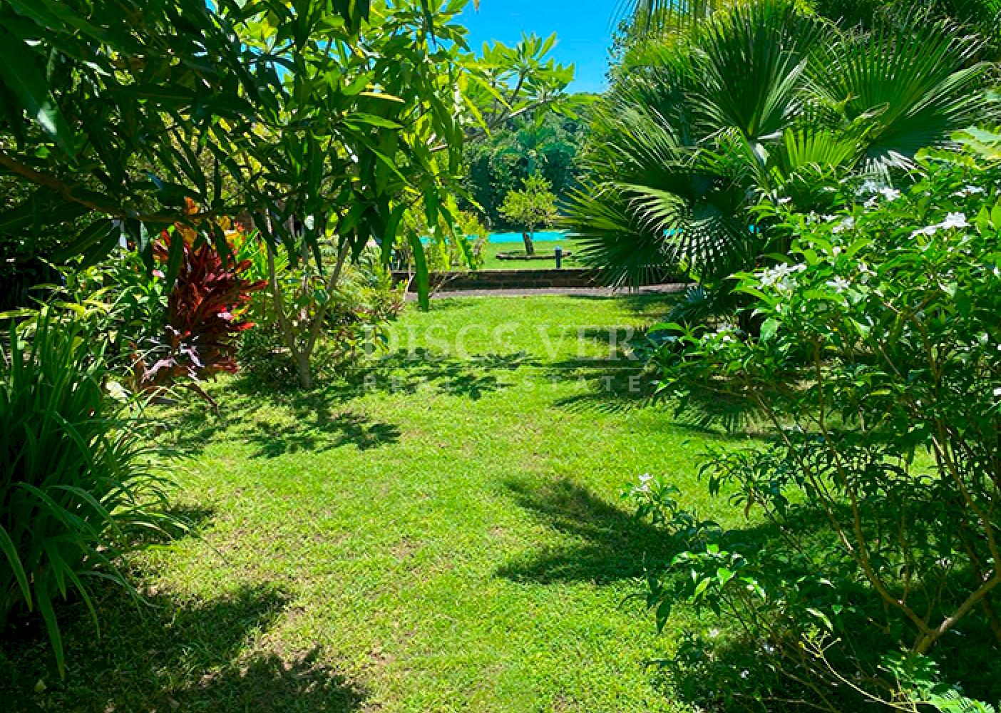  House with pool and large plot of land for sale in Granada