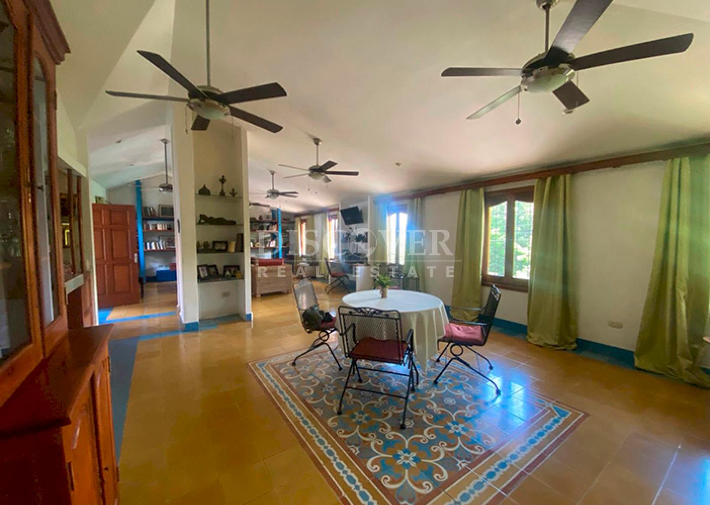  House with pool and large plot of land for sale in Granada