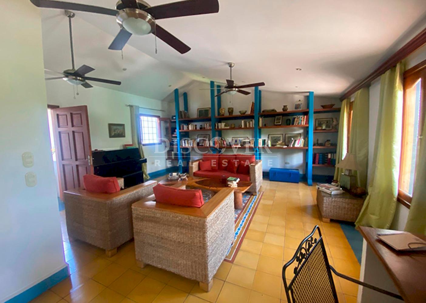  House with pool and large plot of land for sale in Granada