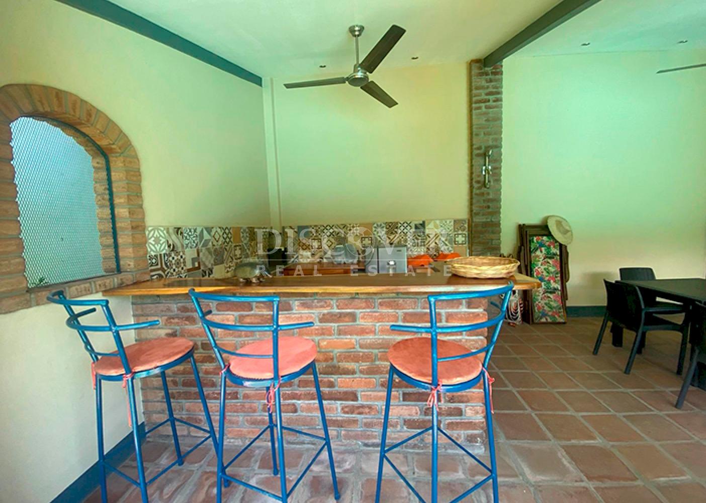  House with pool and large plot of land for sale in Granada