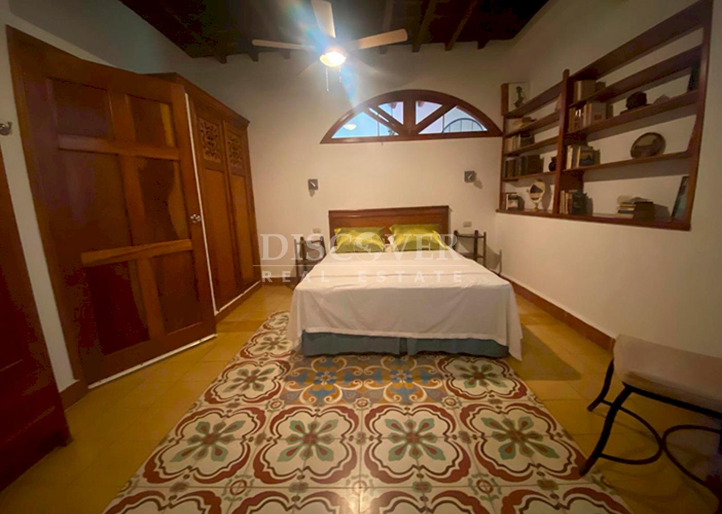  House with pool and large plot of land for sale in Granada