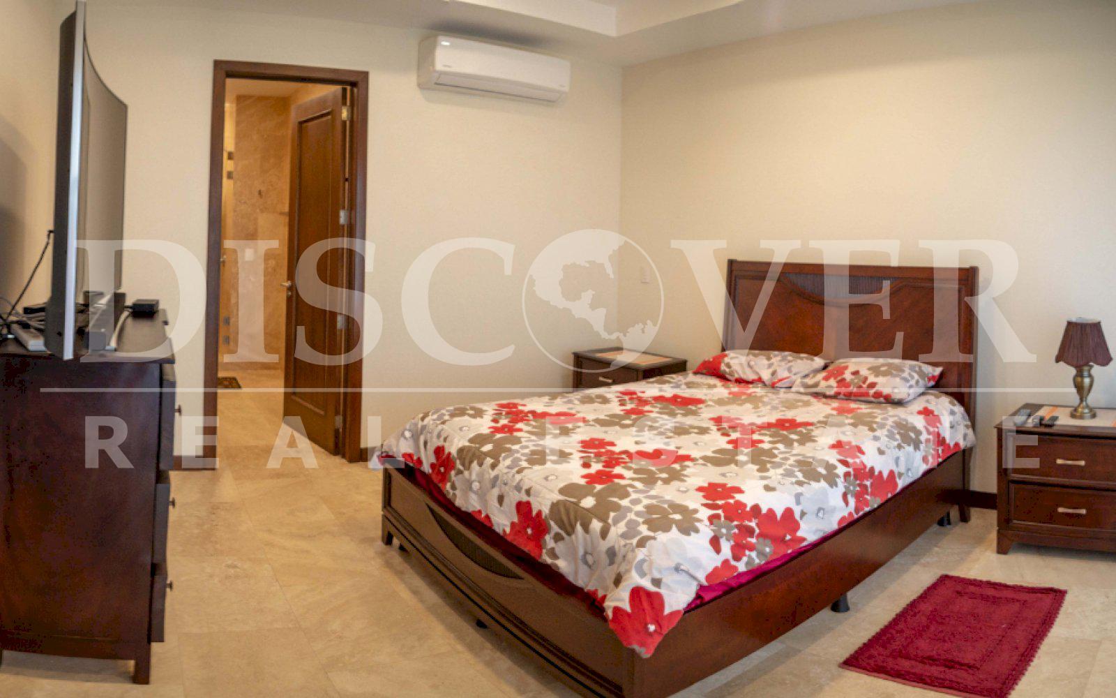  Apartment for rent in Old Santo Domingo Condominium.