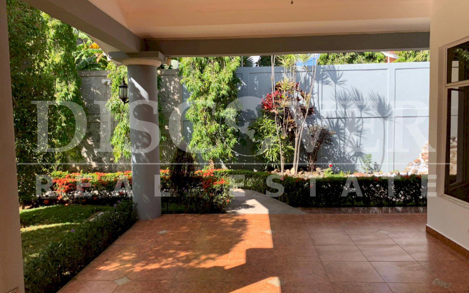  House for sale and rent in residential area - Las Colinas