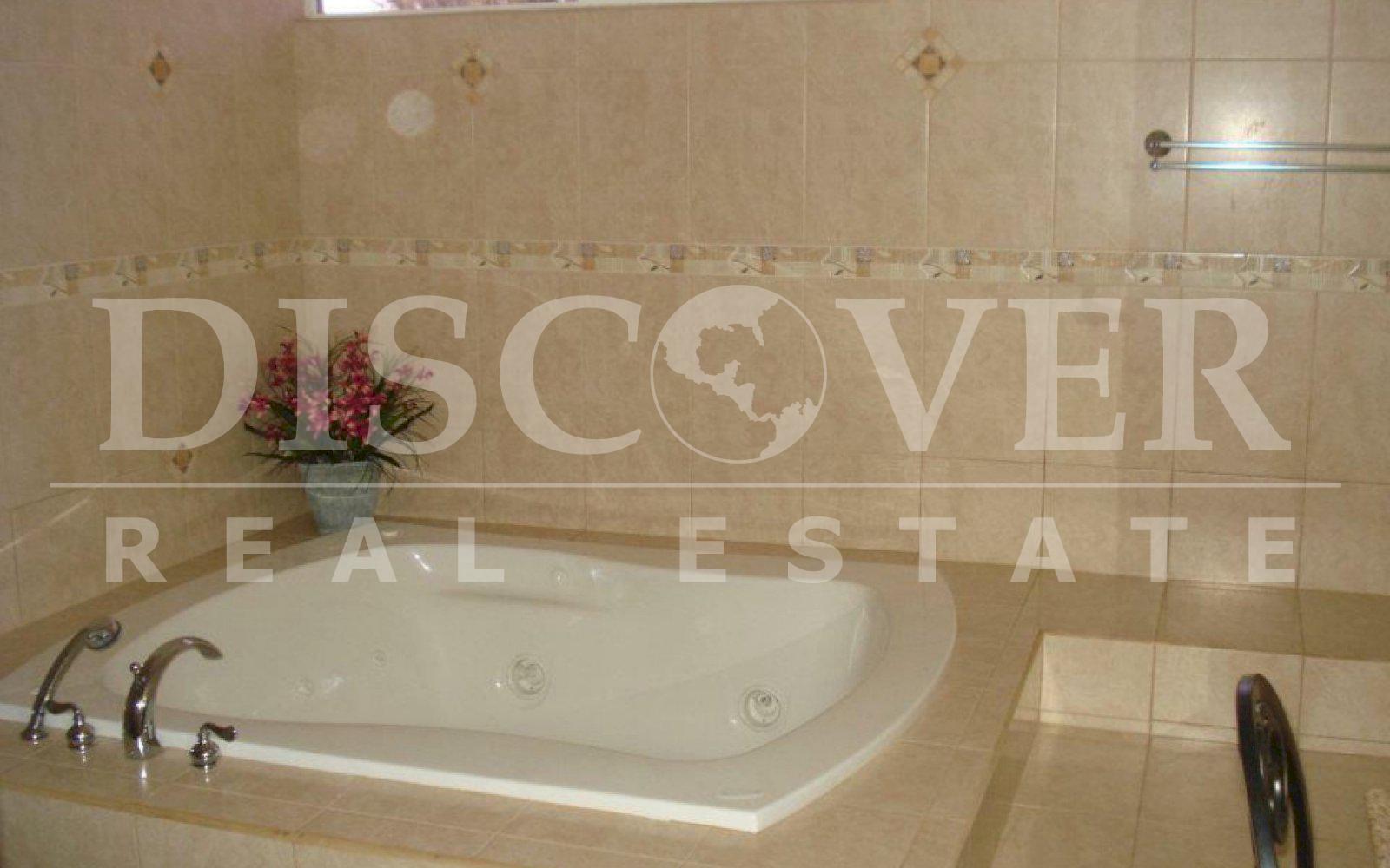  House for sale and rent in residential area - Las Colinas