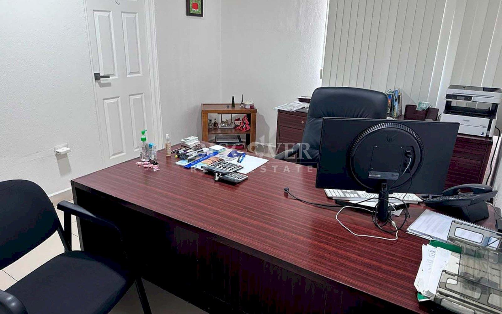  Office for Rent in Colonial in Los Robles