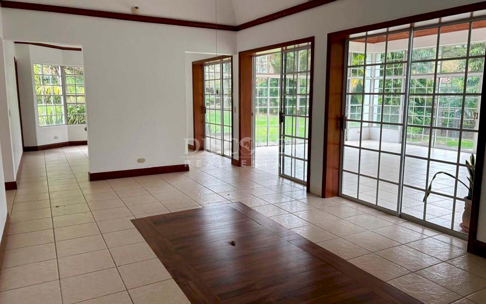  Beautiful home for sale and rent in Villa Fontana Sur ID 12326