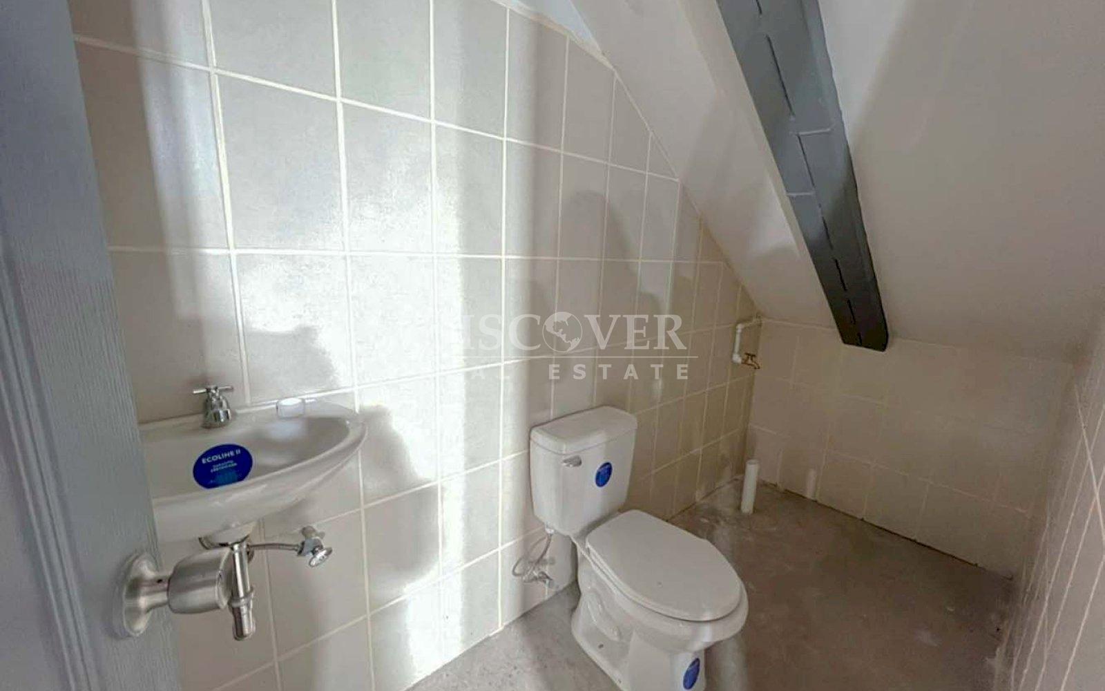  Commercial Building for rent in Mercado Oriental