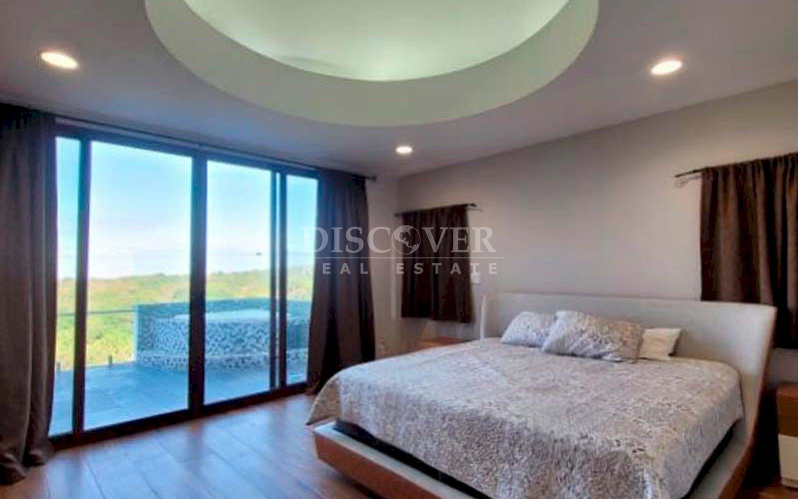  Two-story house for sale in Villa Fontana