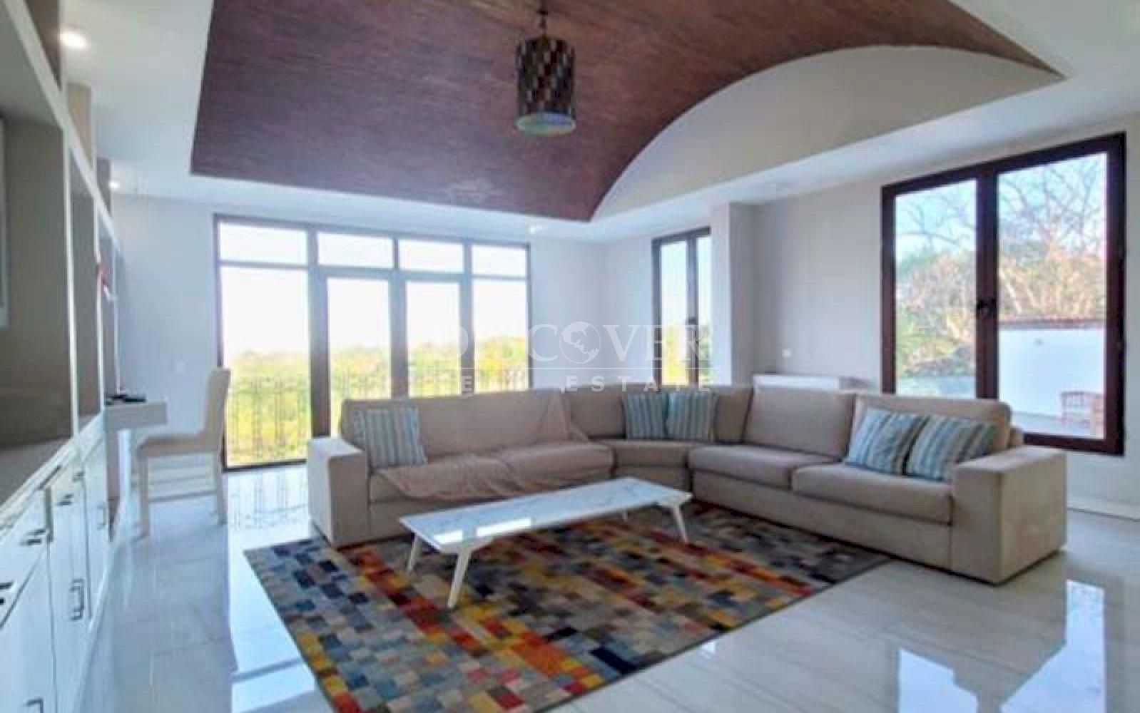  Two-story house for sale in Villa Fontana