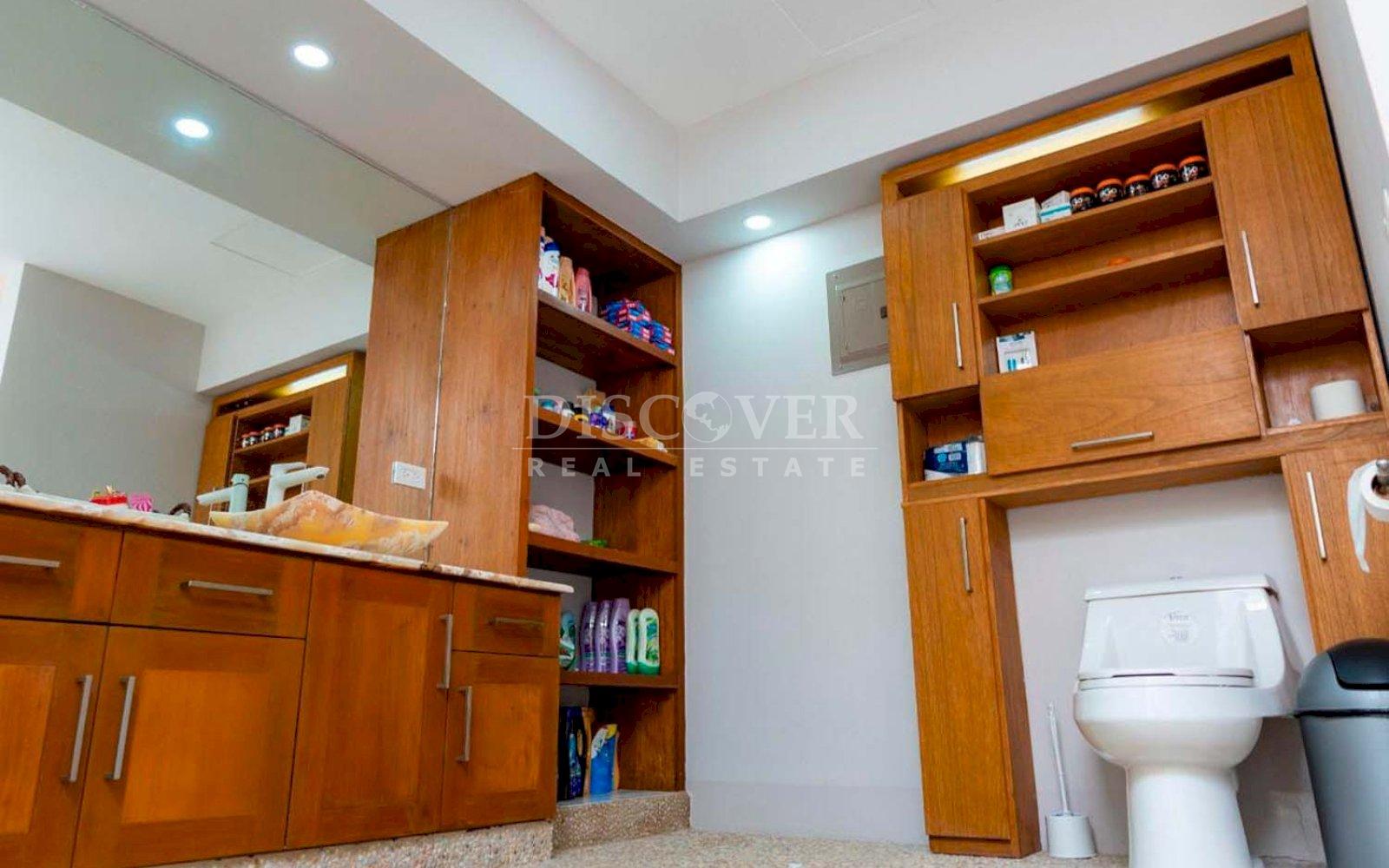  Two-story house for sale in Villa Fontana