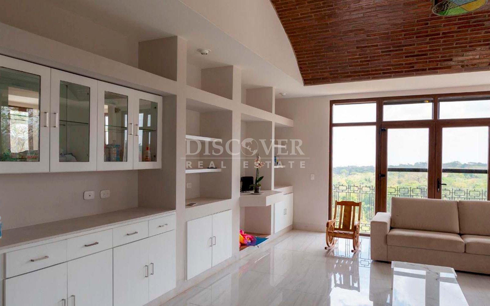  Two-story house for sale in Villa Fontana