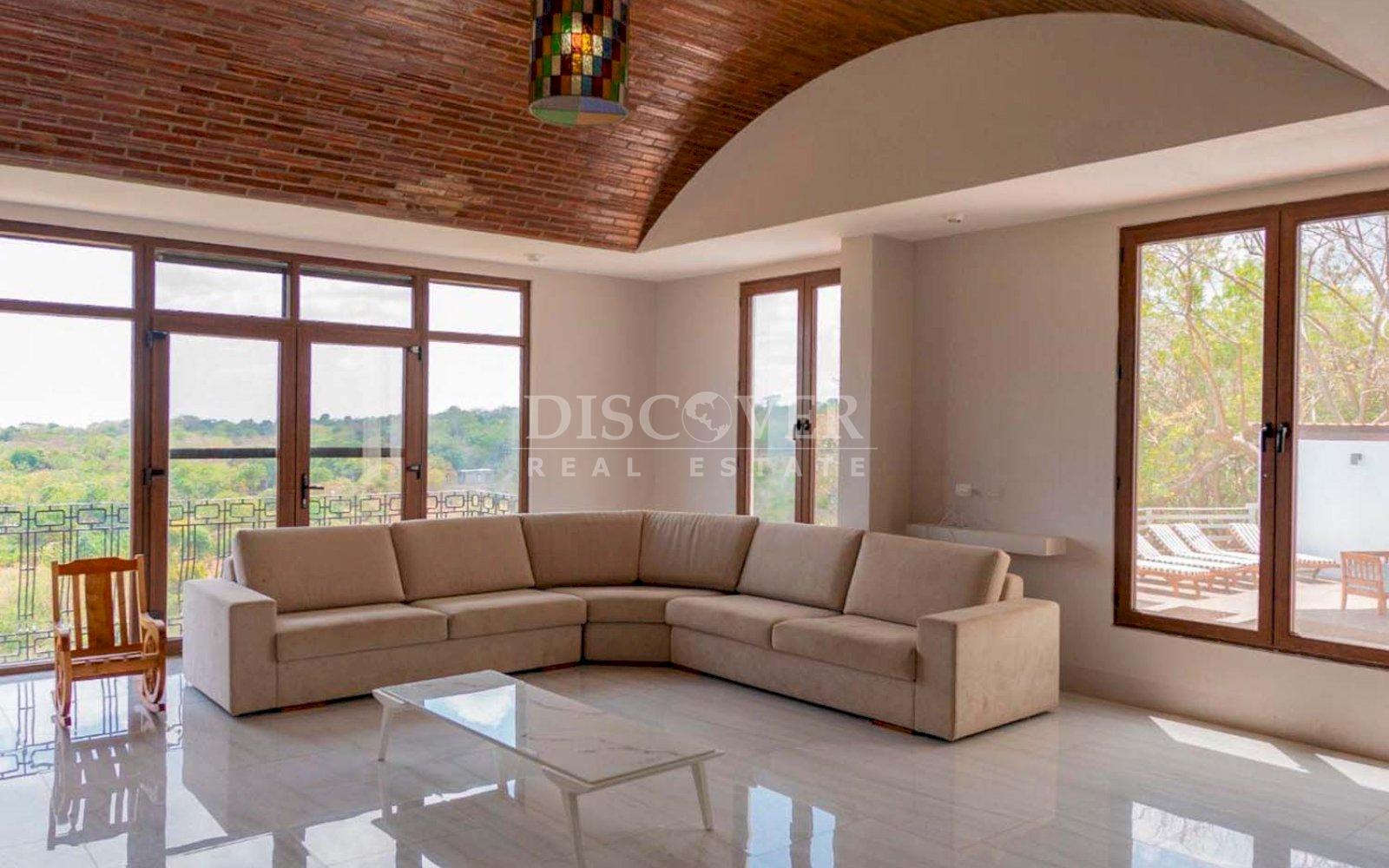  Two-story house for sale in Villa Fontana