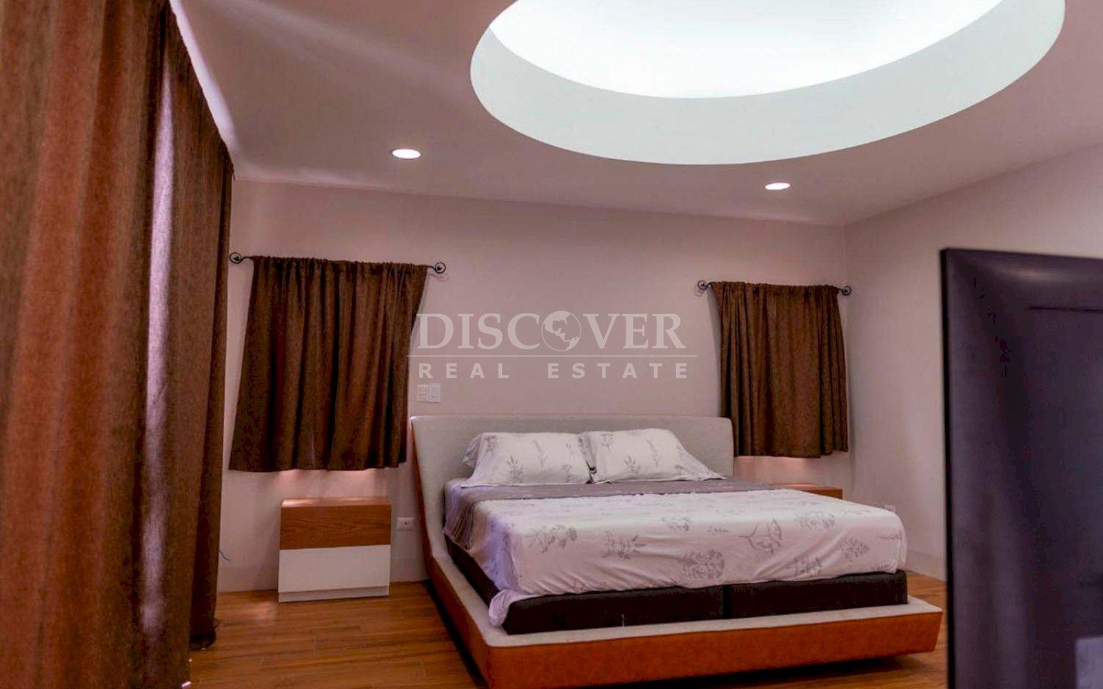  Two-story house for sale in Villa Fontana