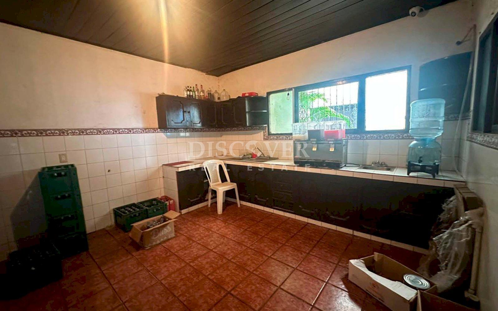  Commercial property for sale in Leon