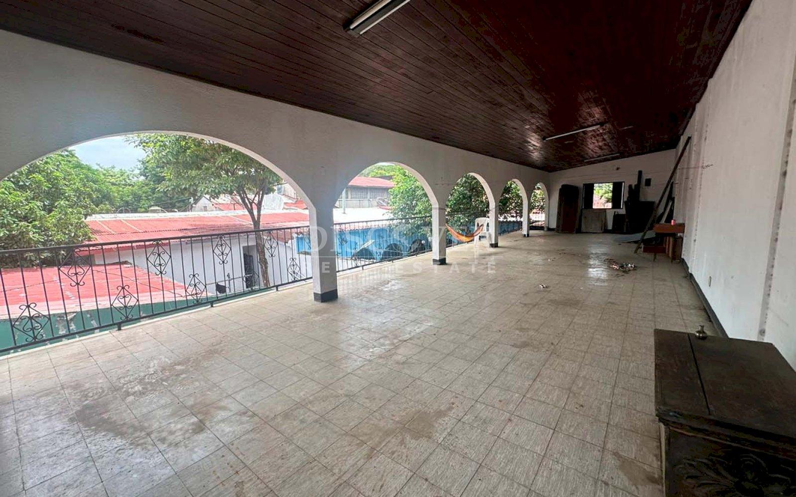  Commercial property for sale in Leon