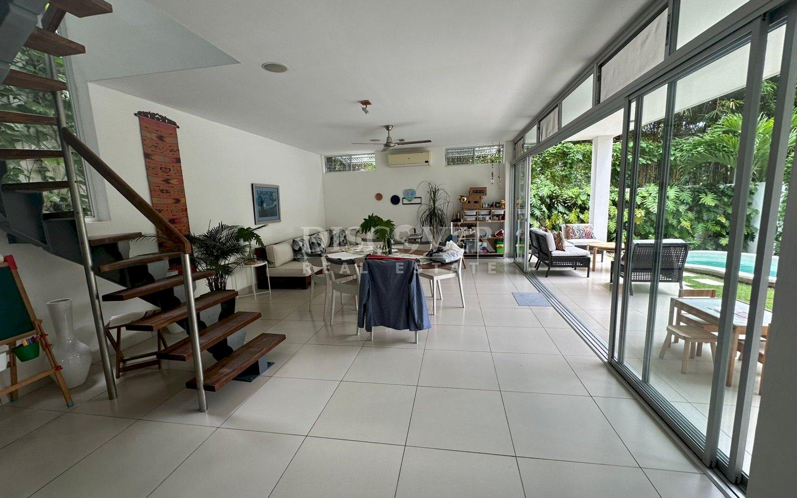  Two-story apartment for rent on Carretera Sur 