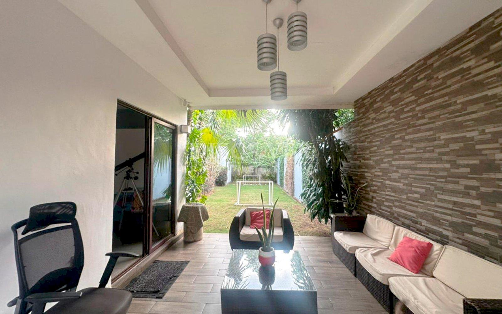 Modern house for sale on Carretera Sur